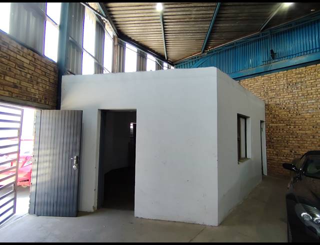 293M² WAREHOUSE TO LET IN TULISA PARK